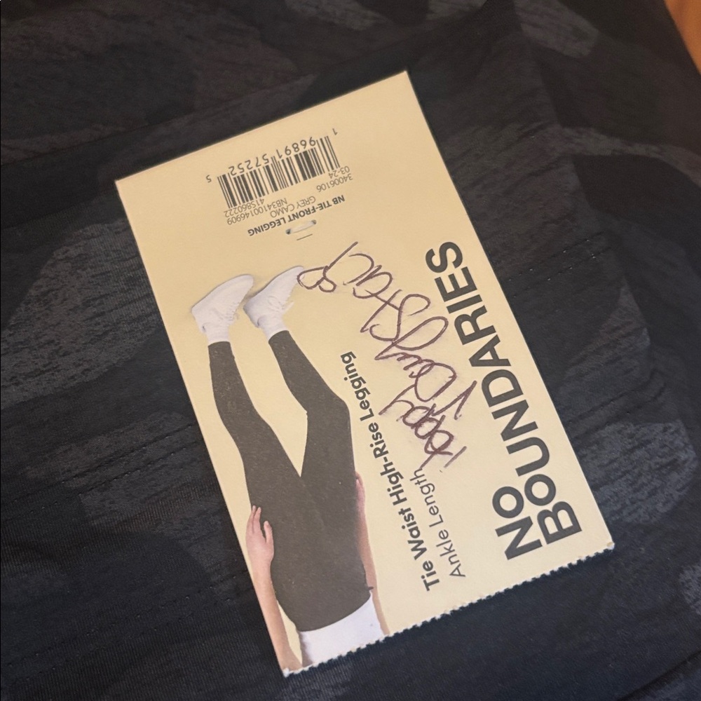 No boundaries small/ medium camo leggings NWT - Picture 5 of 6